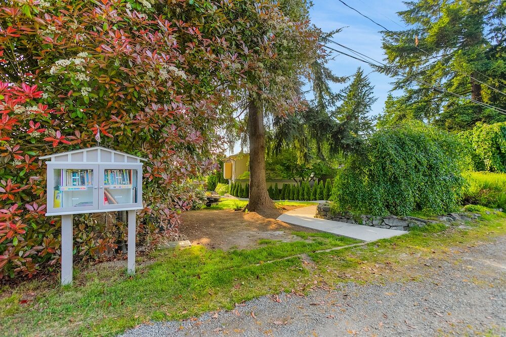 Фото Seaside Nest Perched on the Hills