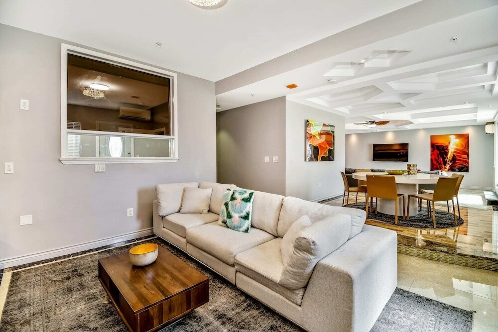 Фото The Penthouse in the Heart of the City With Patio/rooftop