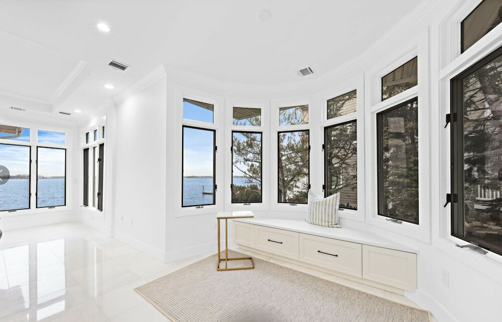 Фото Monmouth Beach 4br Villa on the Water