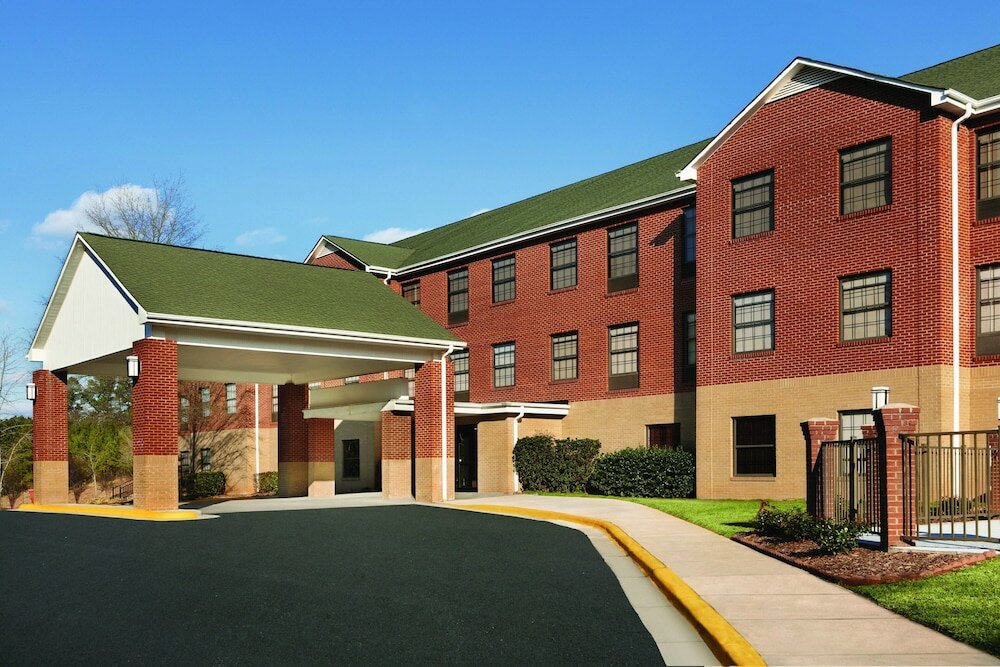 Фото Four Points by Sheraton Raleigh Arena