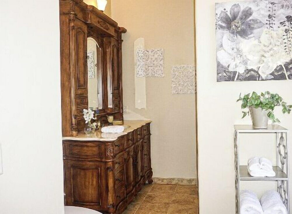 Фото River Rd. Mansion