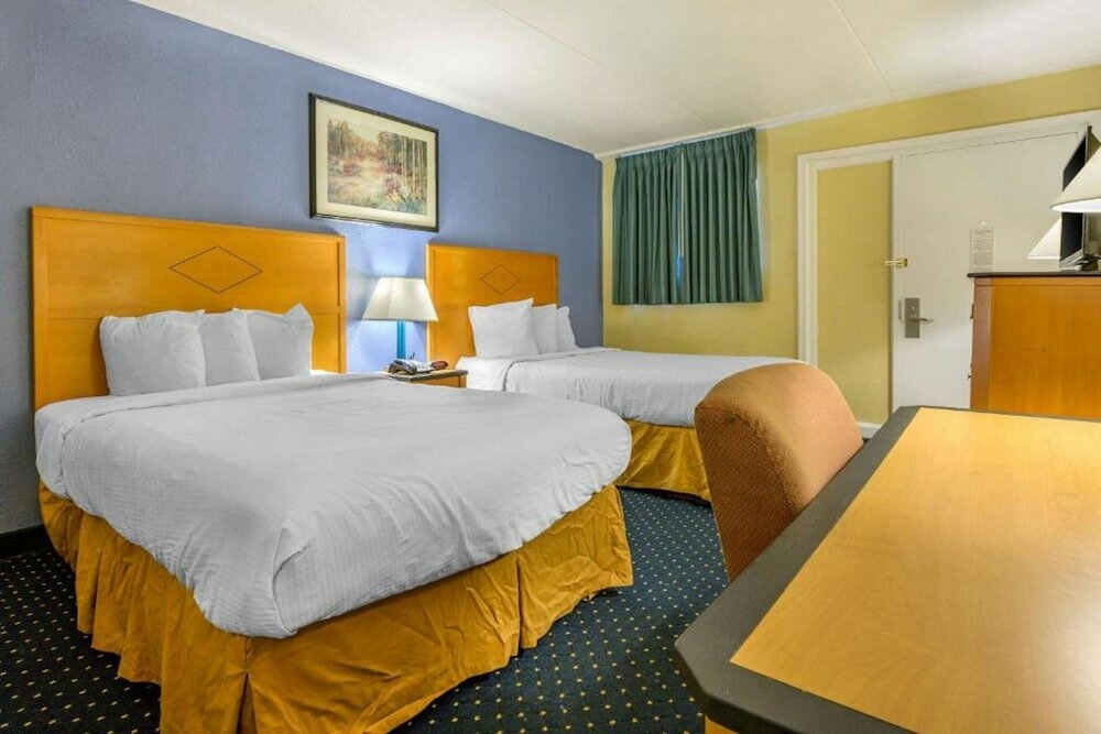 Фото Days Inn & Suites by Wyndham Lebanon Pa