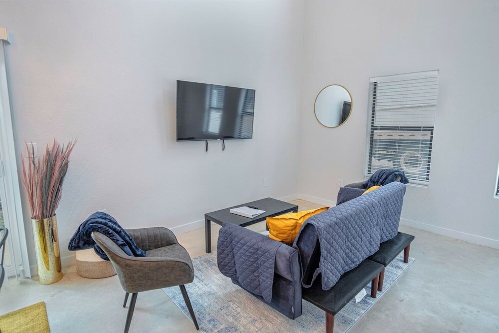 Фото Brand New 2 Stylish 3br Near Exciting Downtown