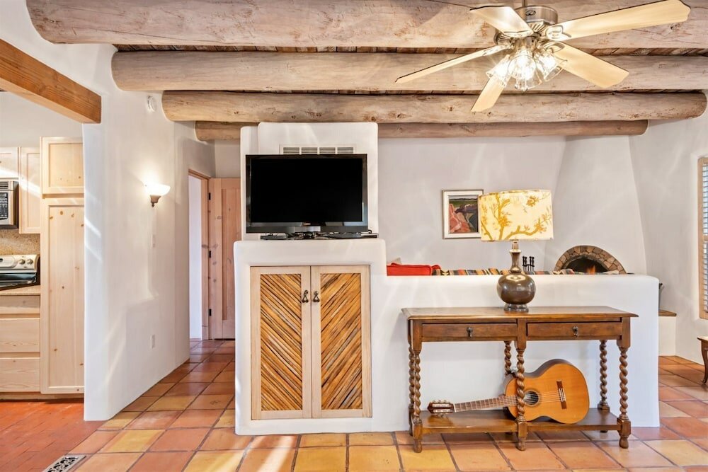 Фото Casa Siempre Mayo - Railyard Gem, Walk to Plaza