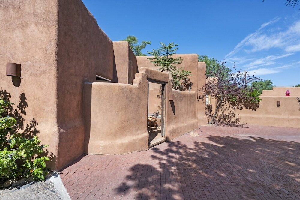 Фото Casa Siempre Mayo - Railyard Gem, Walk to Plaza