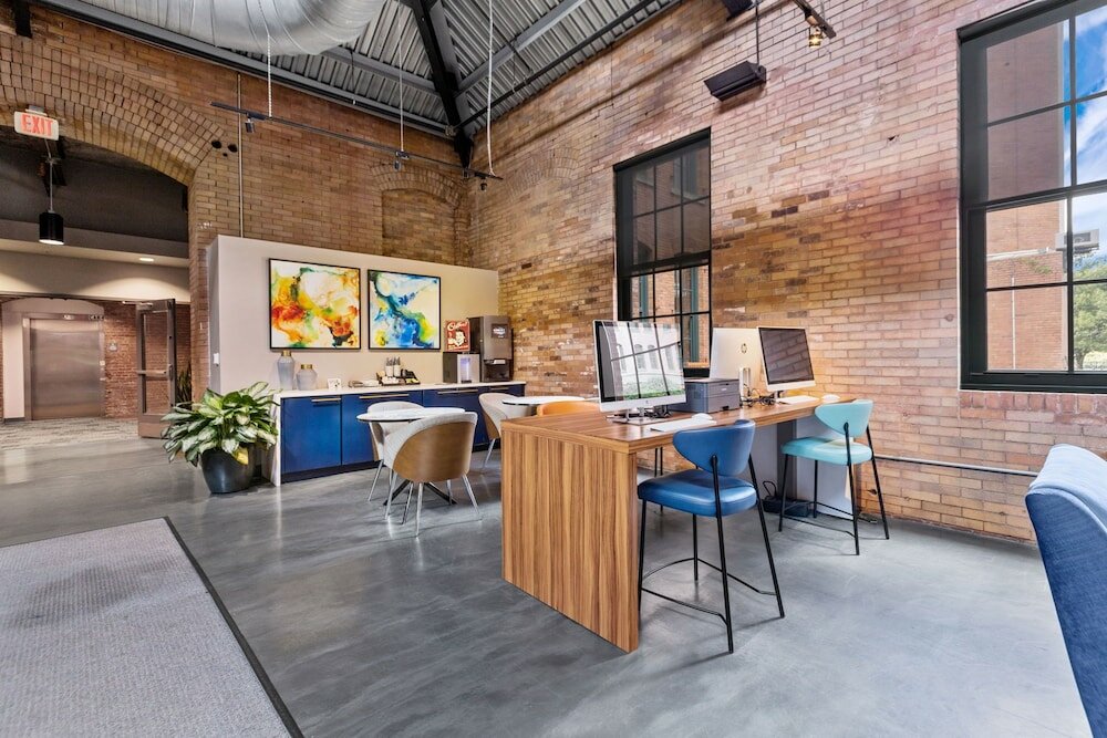 Фото Historic Loft Retreat With Pool