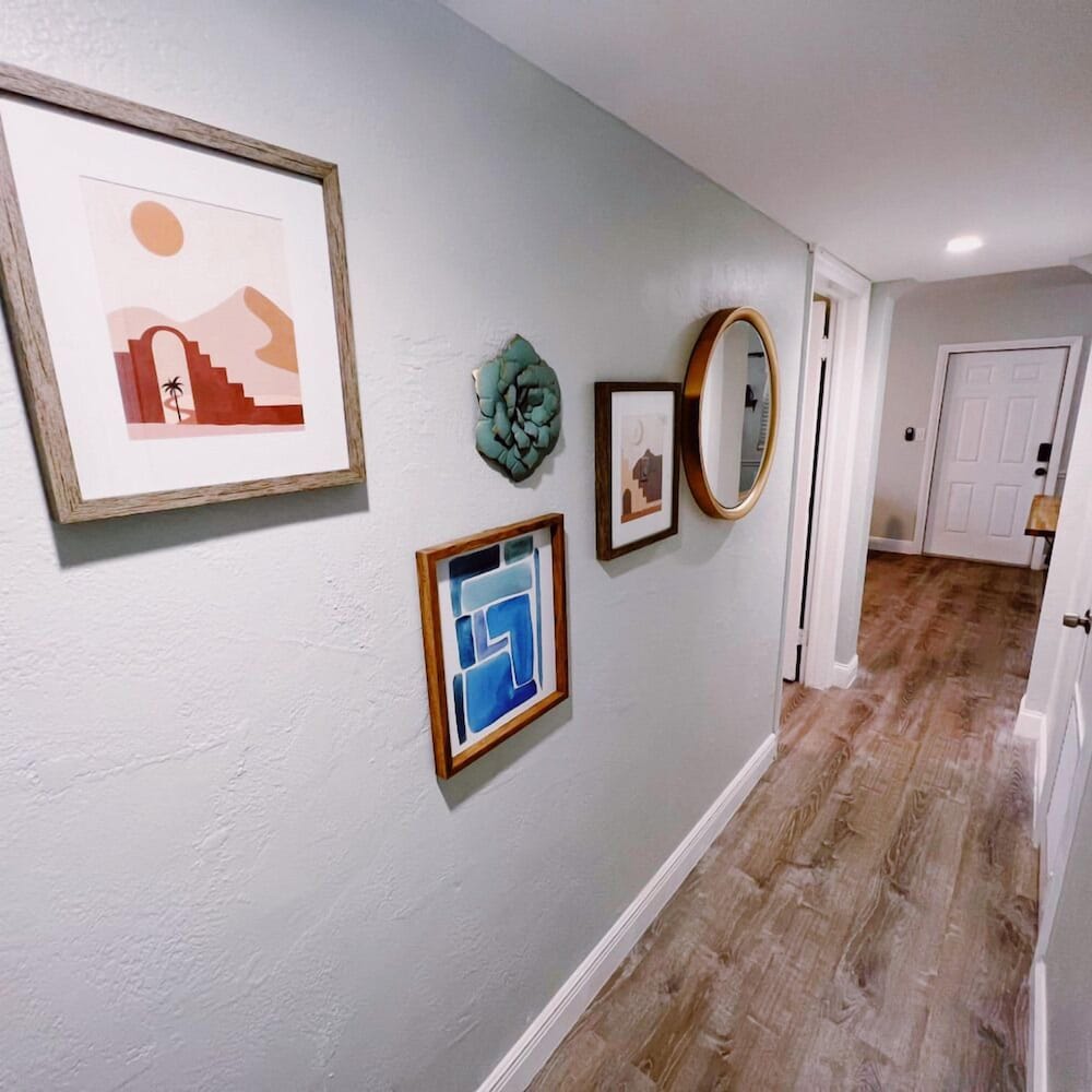 Фото The Leeward Apartments by Lowkl