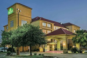 Гостиница La Quinta Inn & Suites by Wyndham San Antonio N Stone Oak в Сан-Антонио