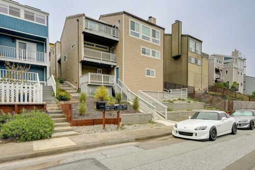 Гостиница Efficiently Equipped Pacifica Apt - 1 Mi to Beach! в Пасифике