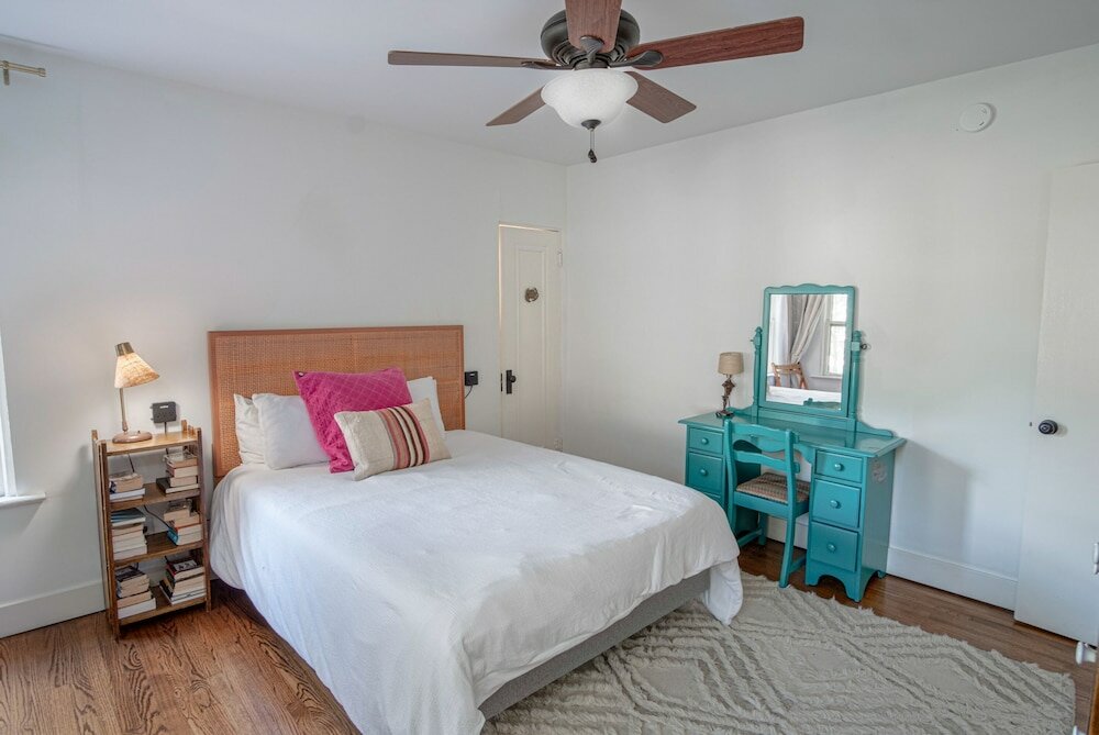 Фото Close to Famous Attractions With Hot Tub and Fire Pit