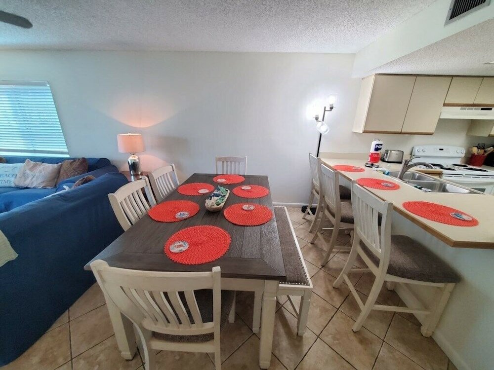 Фото Pet Friendly, 2 Bedroom, 2 Bath - Ocean Village Club P19