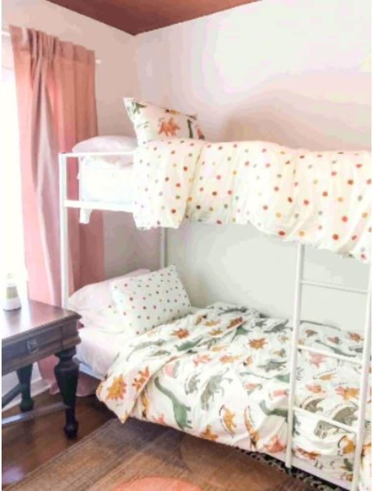 Фото Lil Pinky Family Friendly With New Washer and Dryer