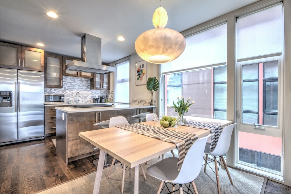 Фото Modern Home with Rooftop Oasis