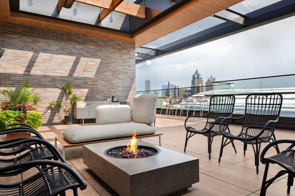 Фото The Trade, Autograph Collection