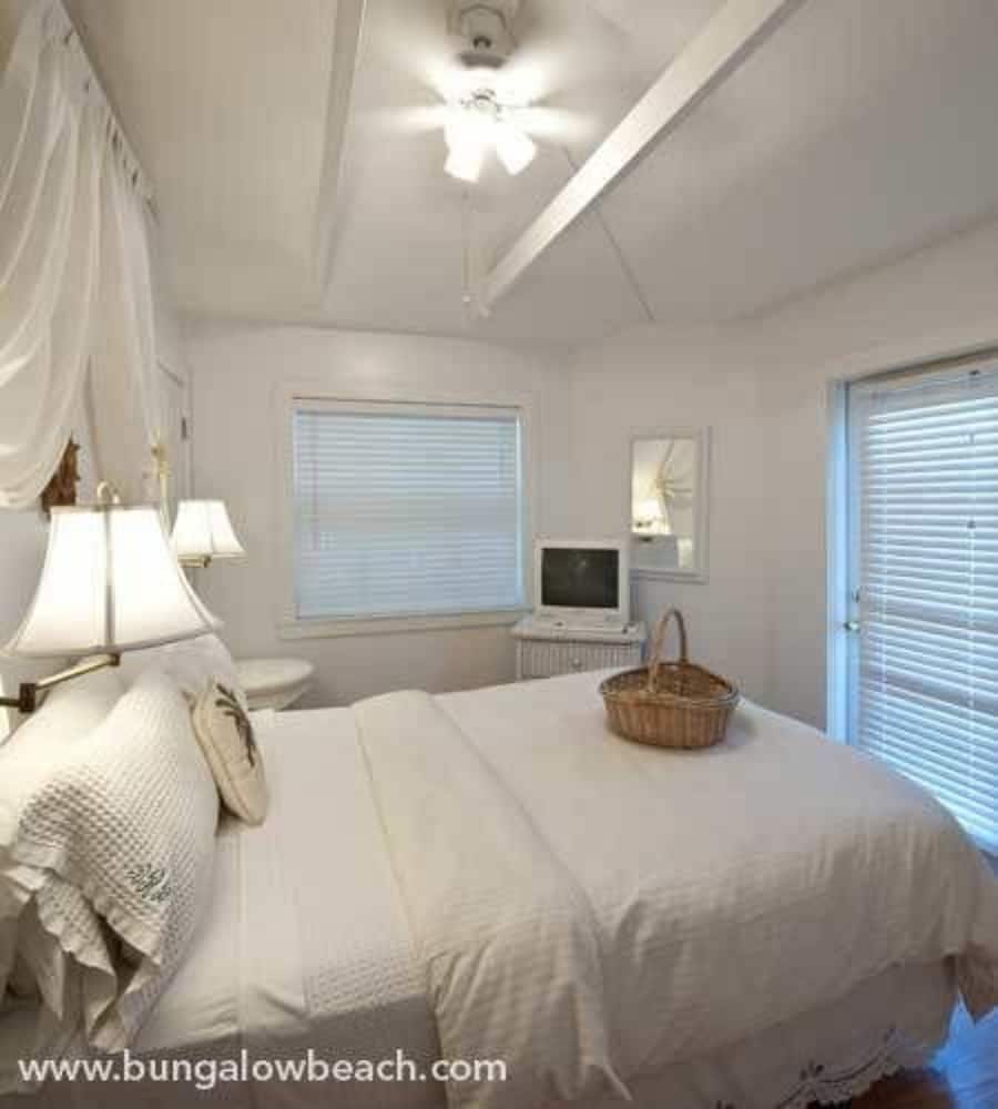 Фото Bungalow Beach Resort