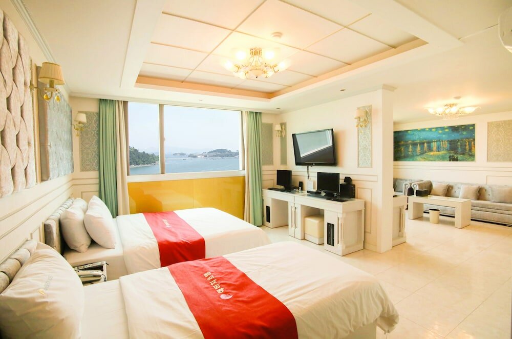 Фото Yeosu Beach Hotel