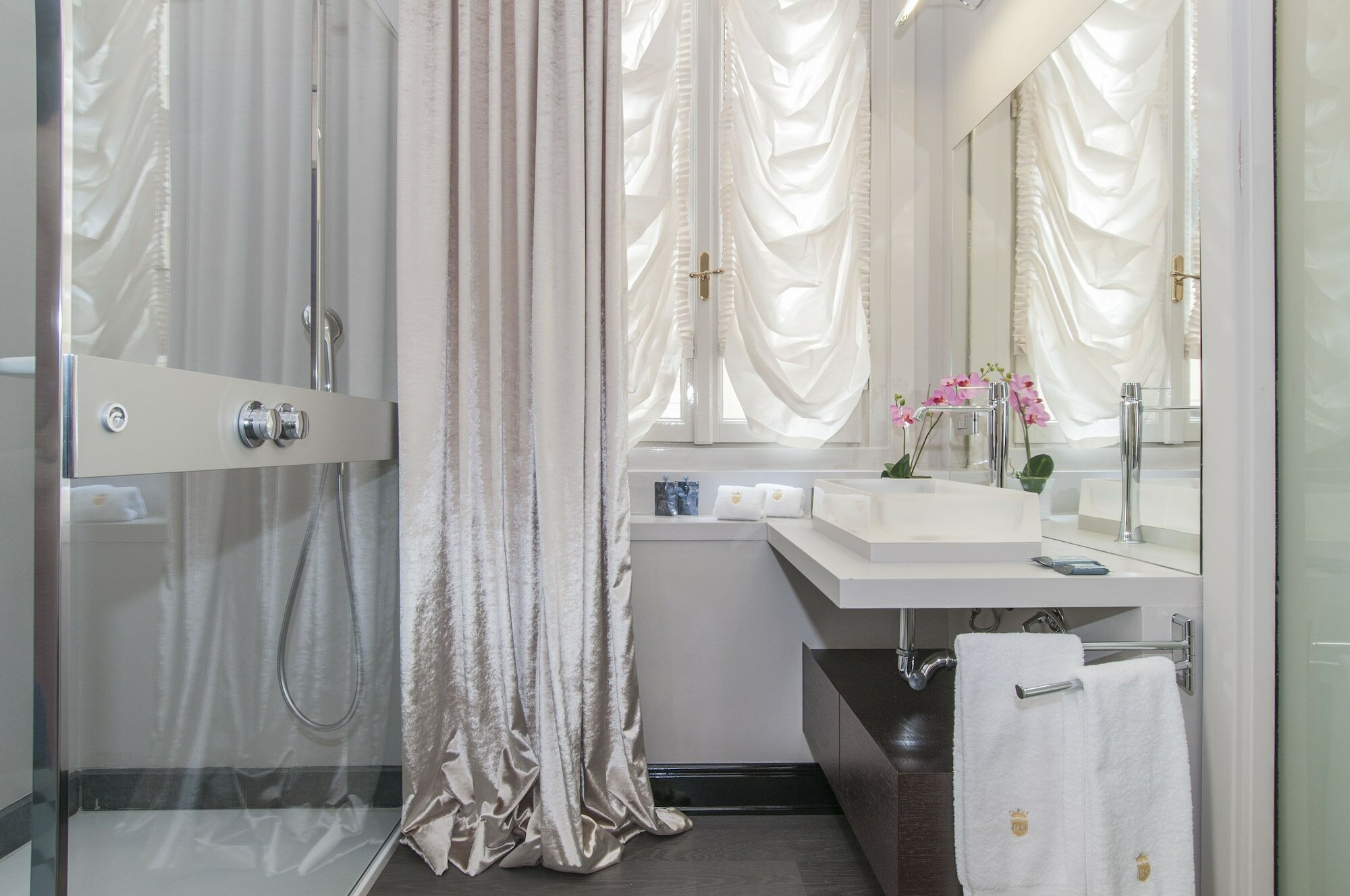 Фото Milan Royal Suites Magenta & Luxury Apartments