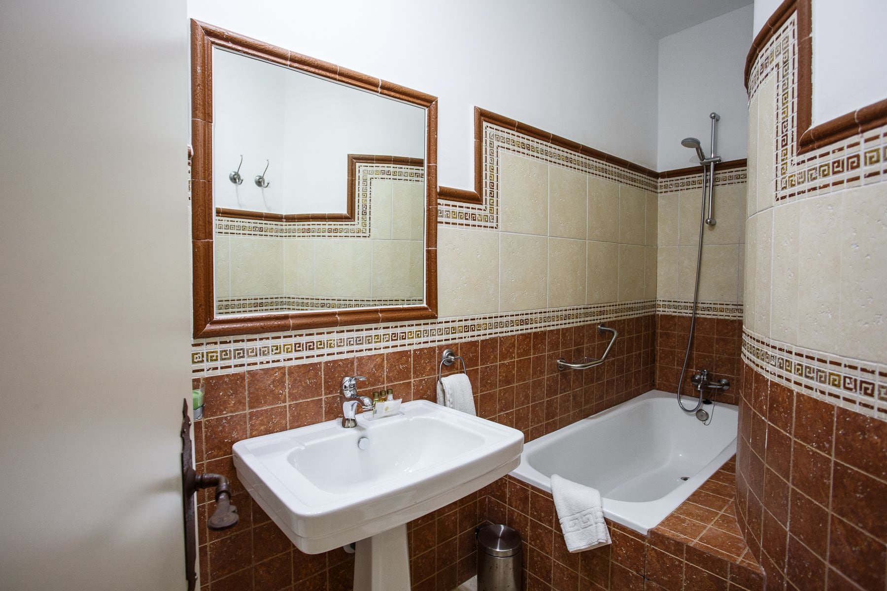 Фото Apartamentos Los Patios de la Juderia