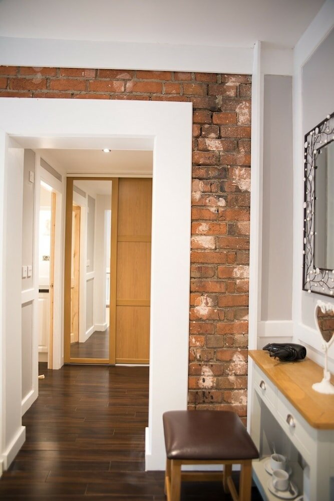 Фото The Lawns Hotel