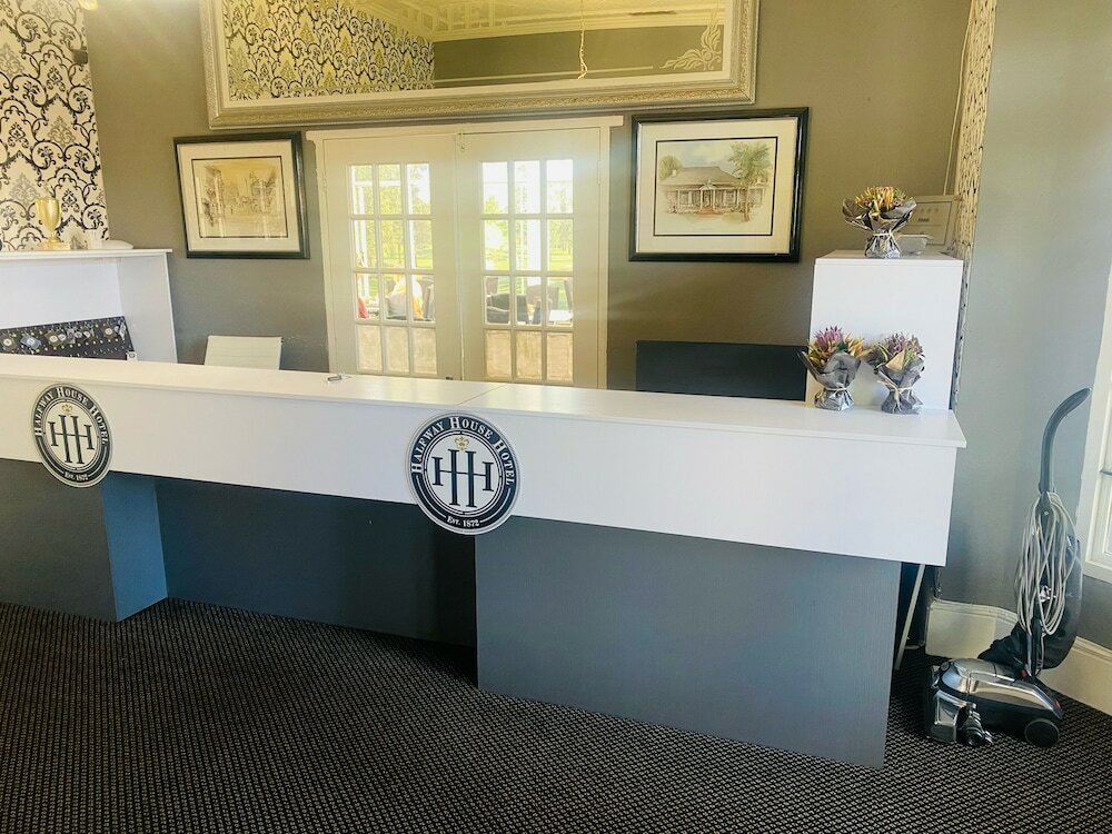Фото The Halfway House Hotel