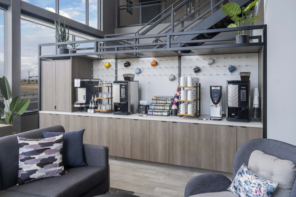 Фото Atwell Suites Denver Airport Tower Road, an Ihg Hotel