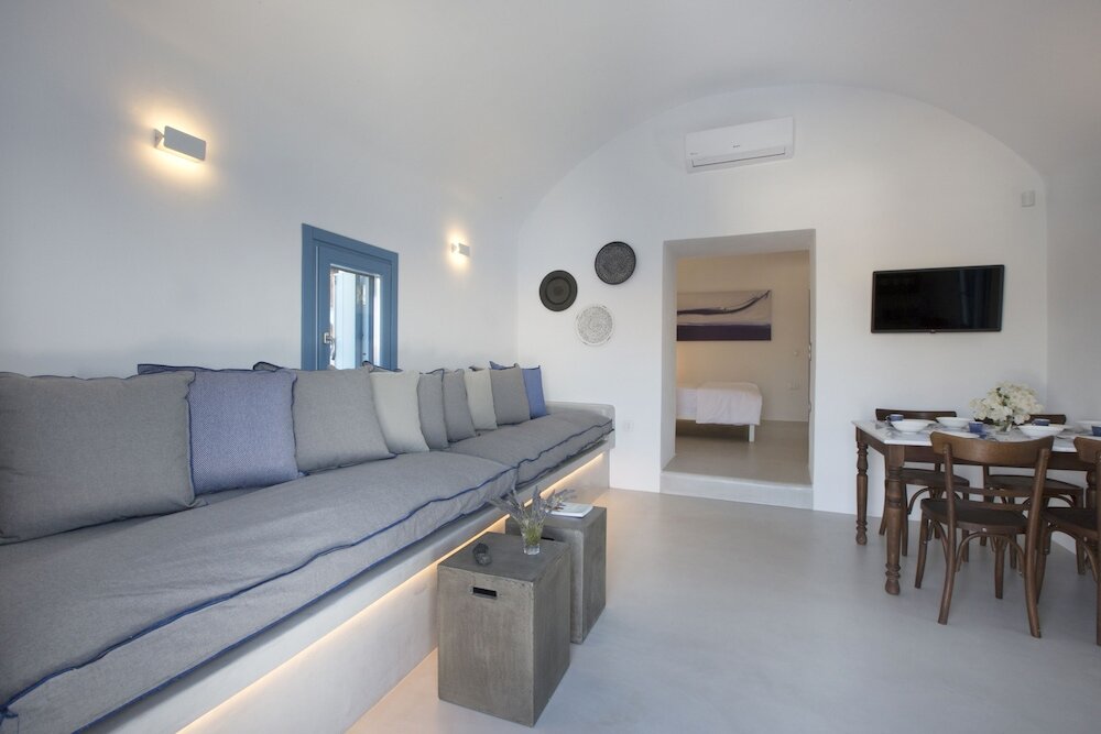 Фото Akrotiri Cove