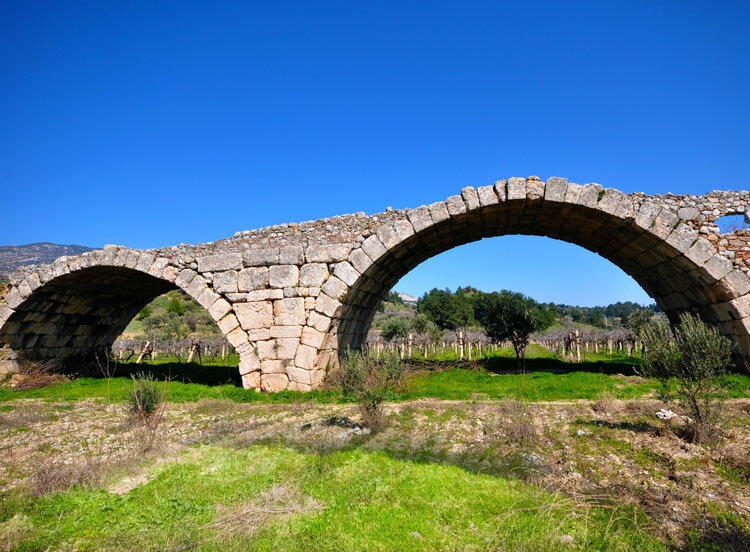 Memorial site, local landmark Nifcayi Bridge, Kemalpasa, photo