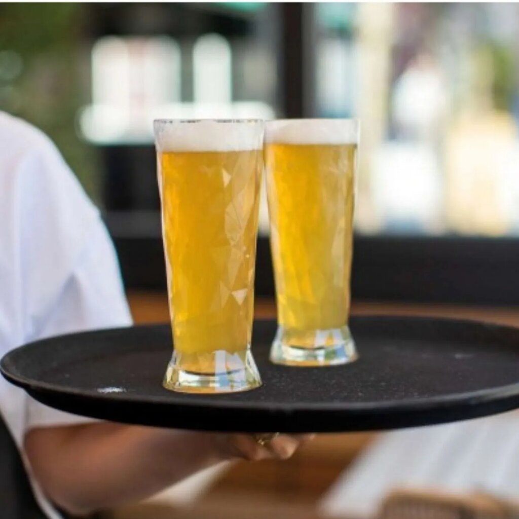 Bar, pub We Plus, Biga, photo