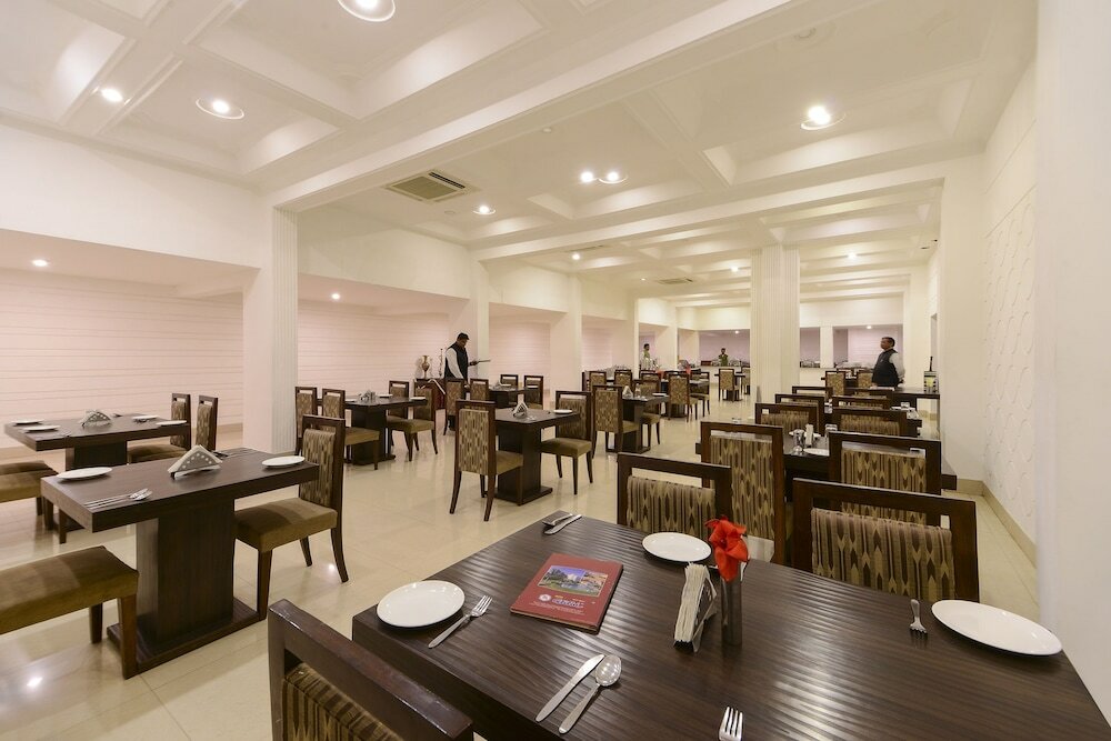 Фото Hotel Atithi