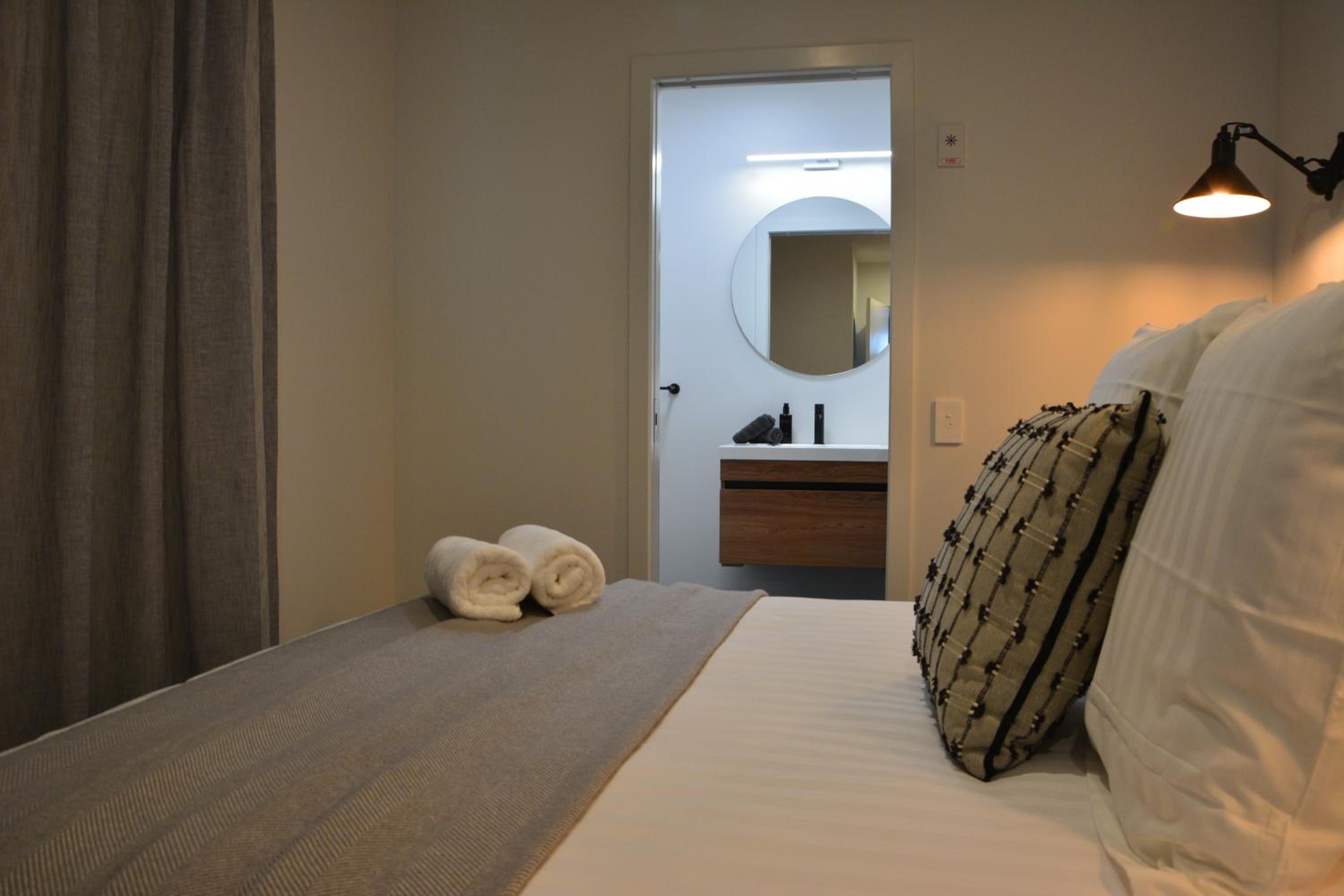 Фото Southwark Hotel & Apartments