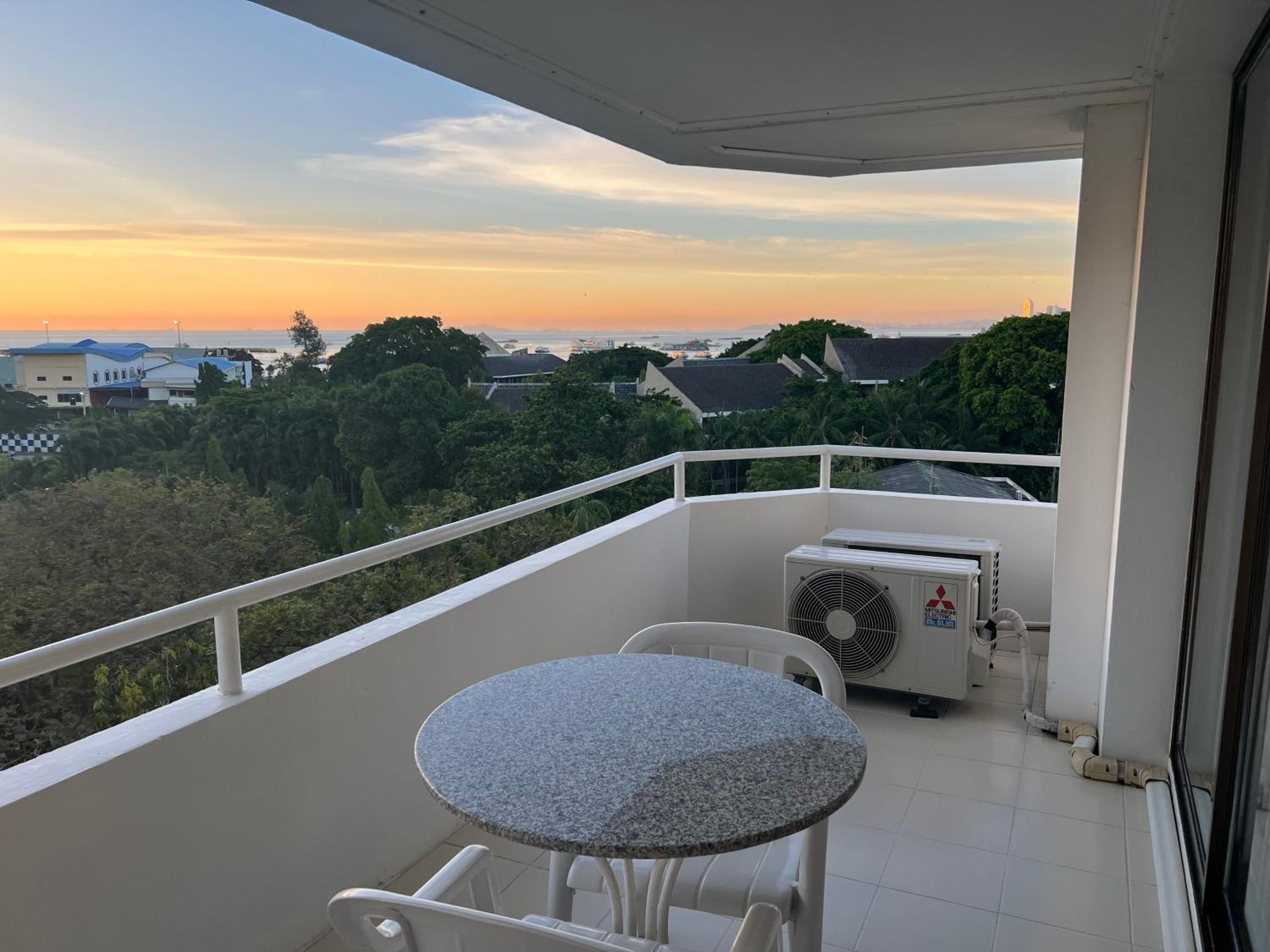 Фото The Monaco Residence Pattaya