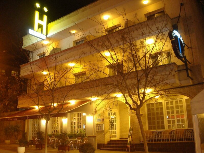 Гостиница Hotel Llansola