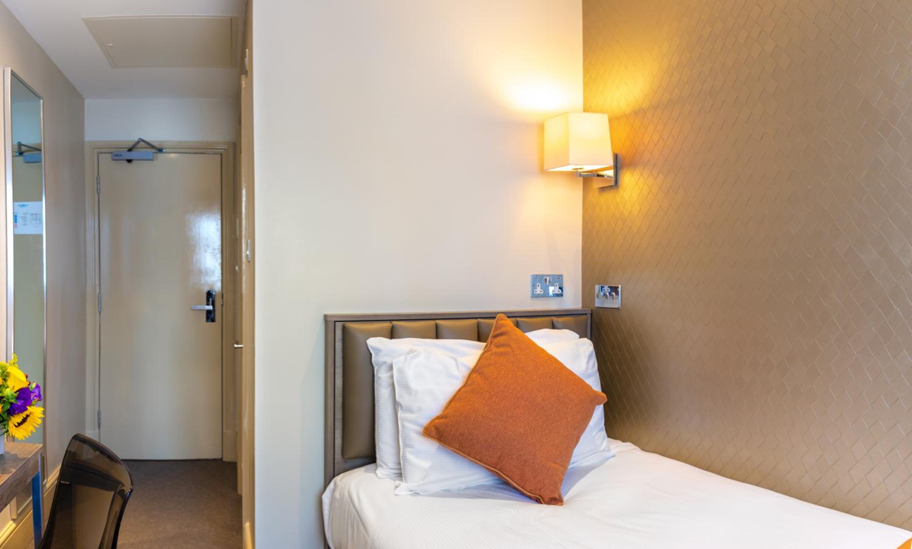 Фото Sidney Hotel London Victoria