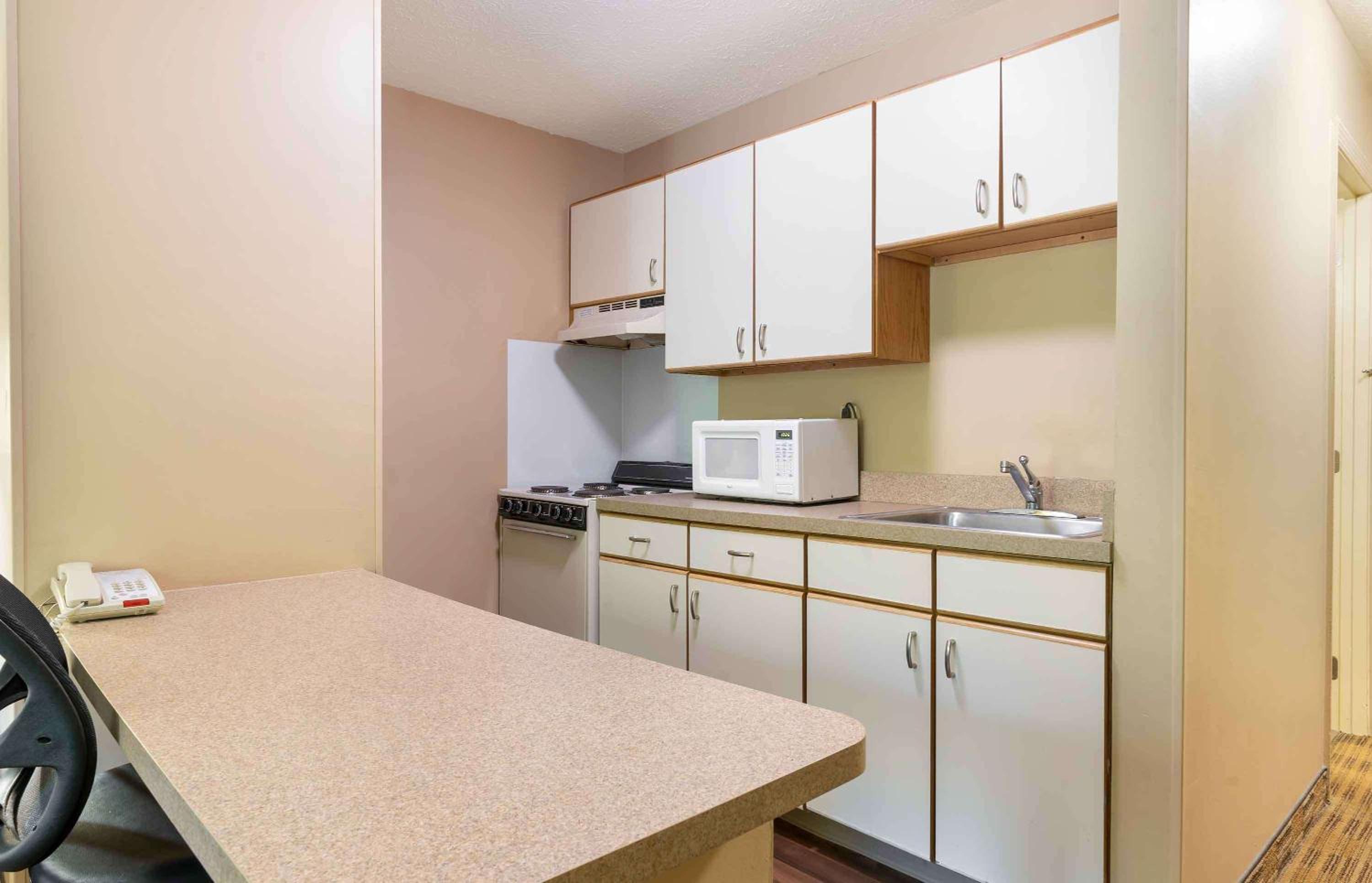 Фото Extended Stay America Suites Raleigh Midtown