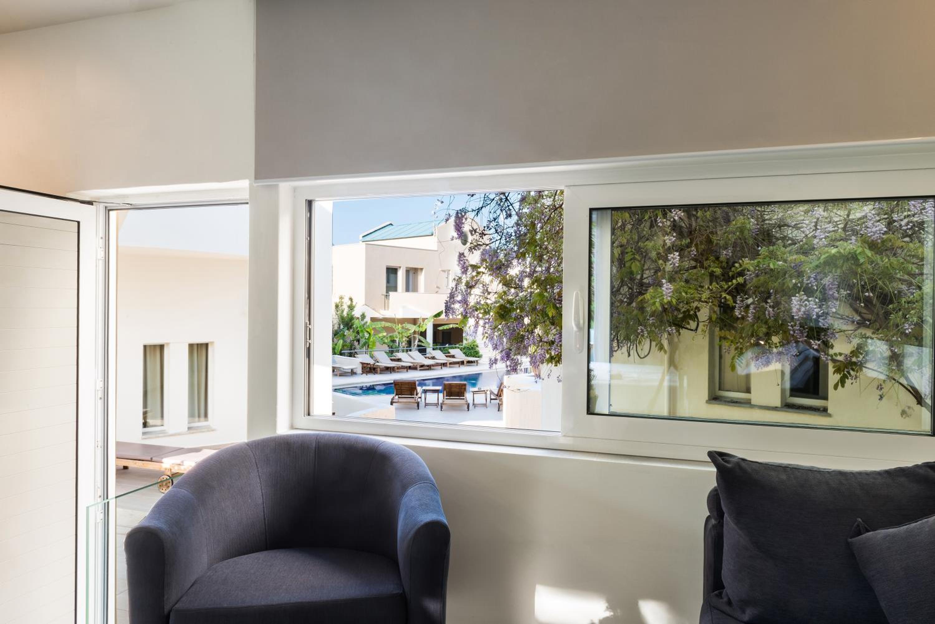 Фото Forum Suites