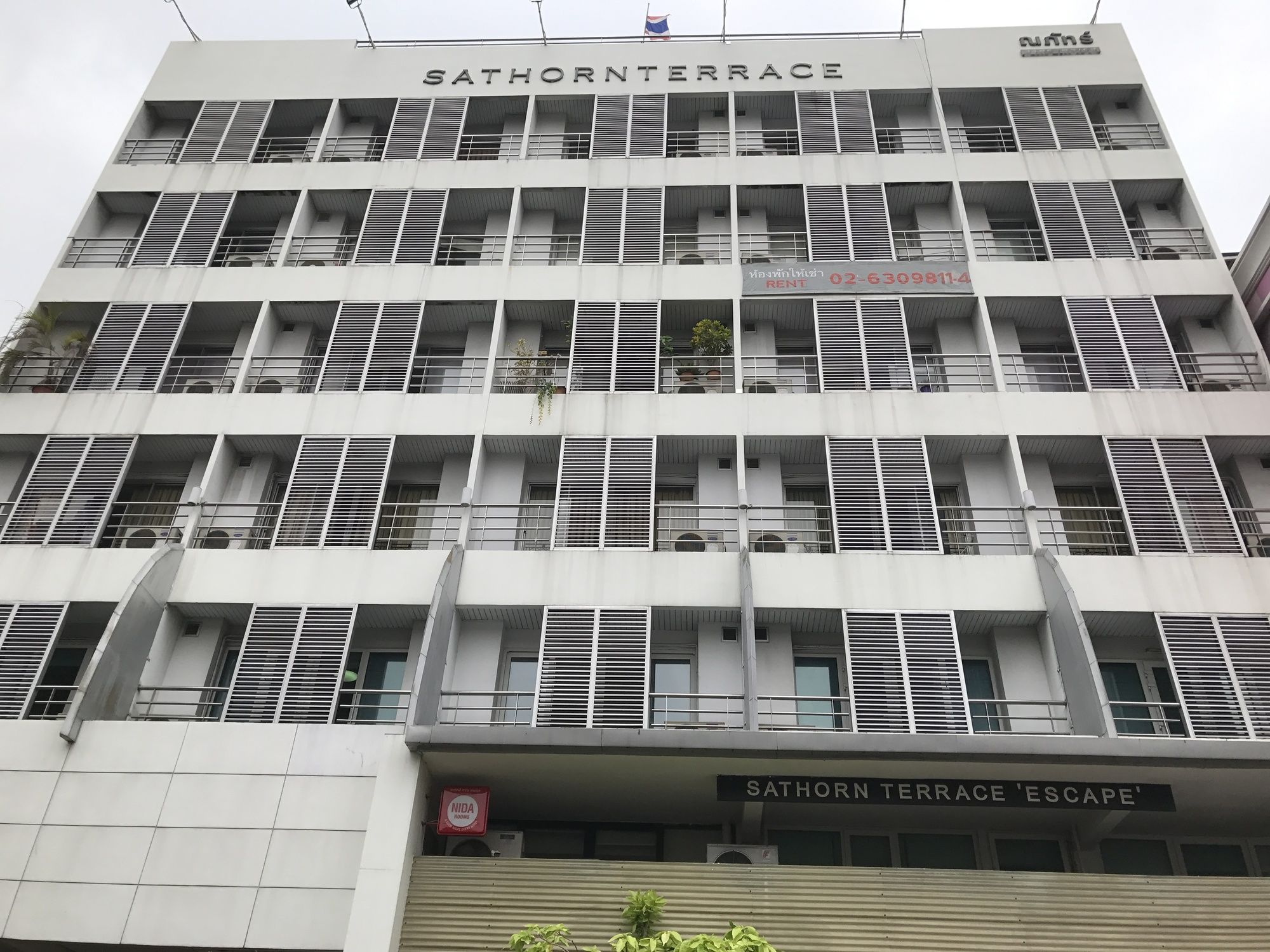 Фото Sathorn Terrace Apartment