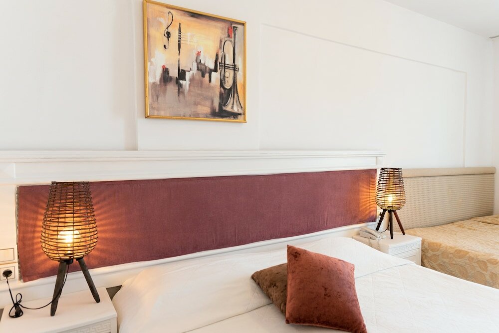 Фото Nirikos Hotel