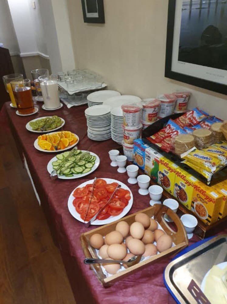 Фото Ballantrae Hotel