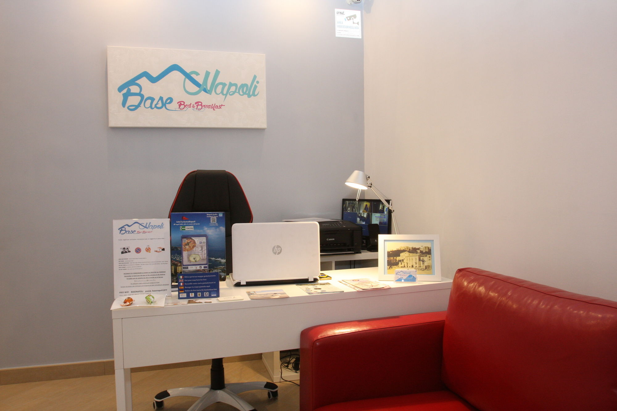 Фото Base Napoli B&b