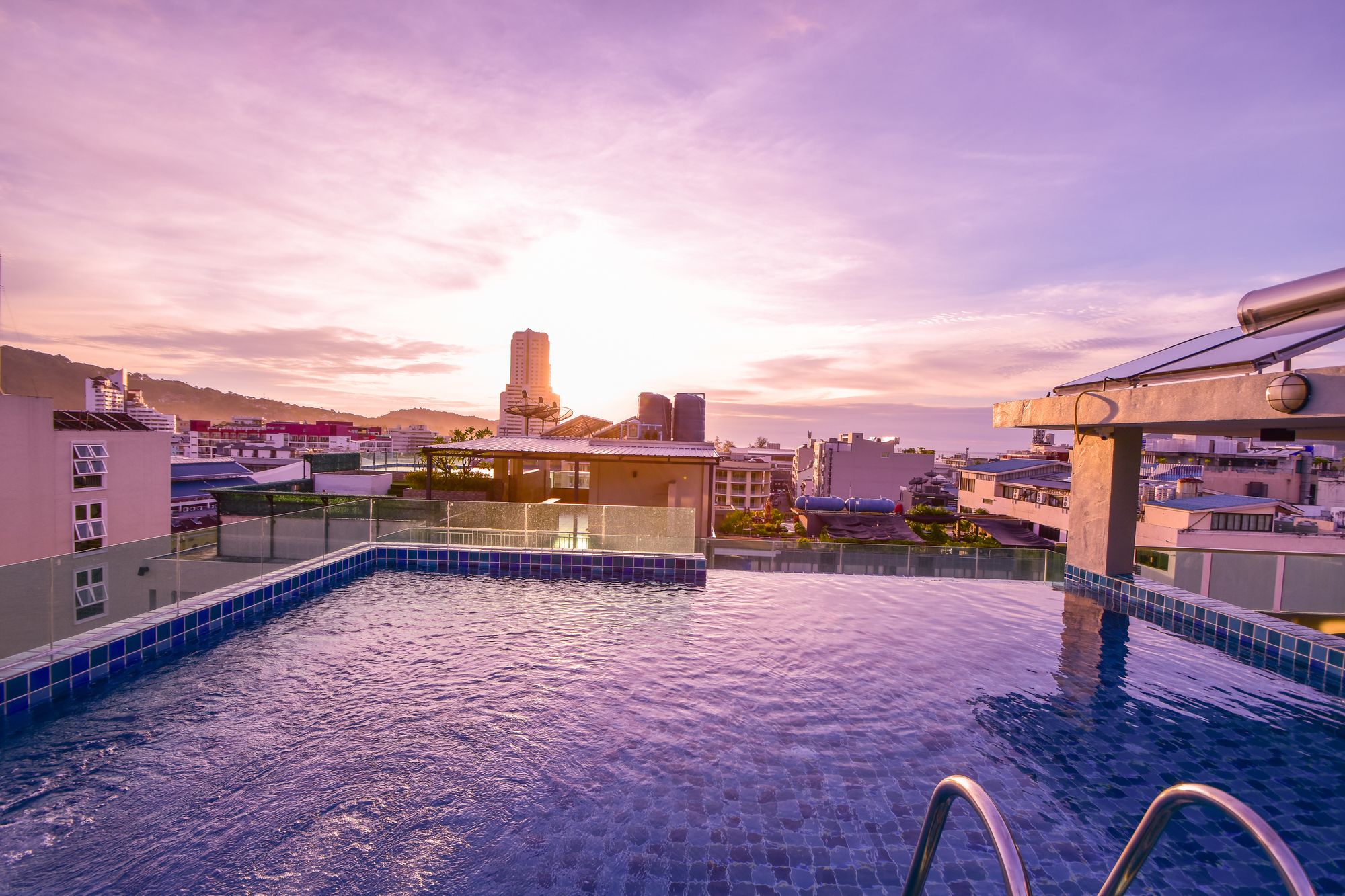 Фото Patong Buri Resort