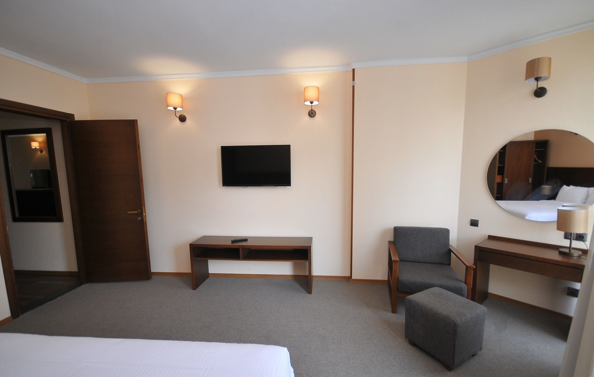 Фото Hotel Corner Inn