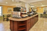 Фото Best Western Plus Raffles Inn & Suites