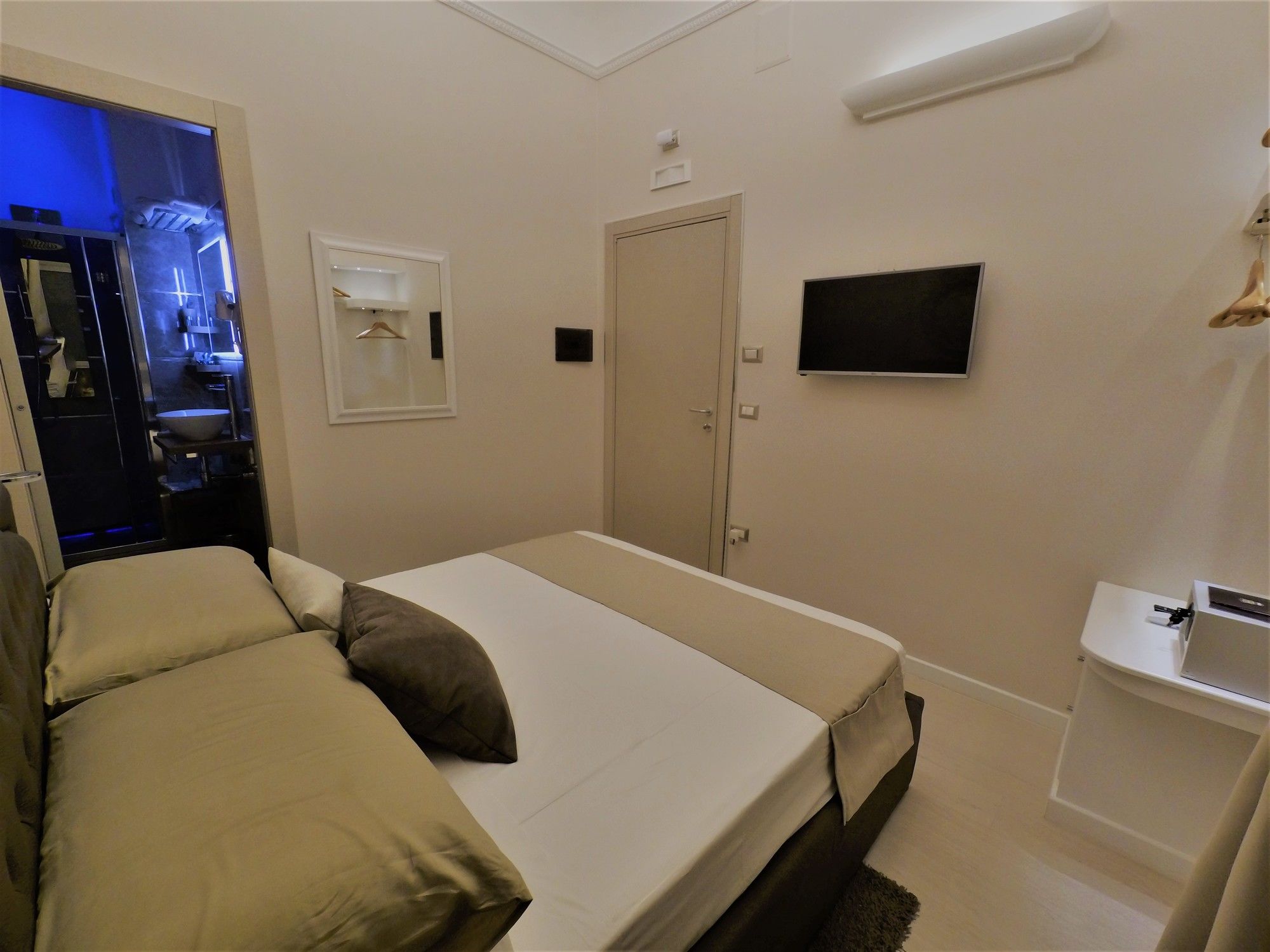 Фото Royal Rooms