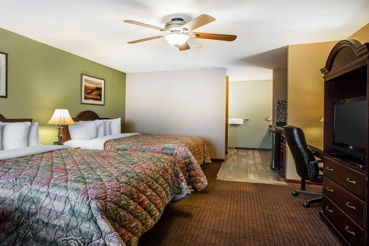 Фото Quality Inn & Suites Cameron Park Shingle Springs