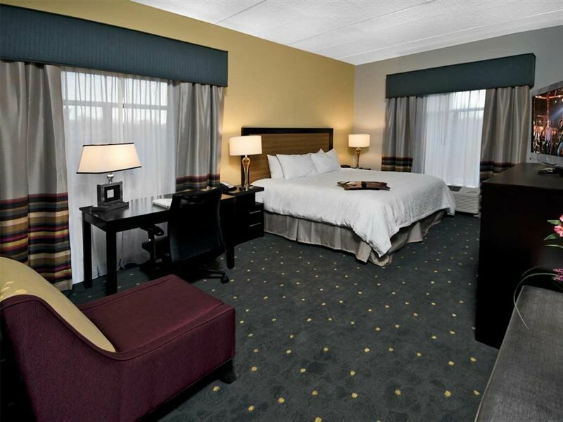 Фото Hampton Inn & Suites Raleigh Downtown
