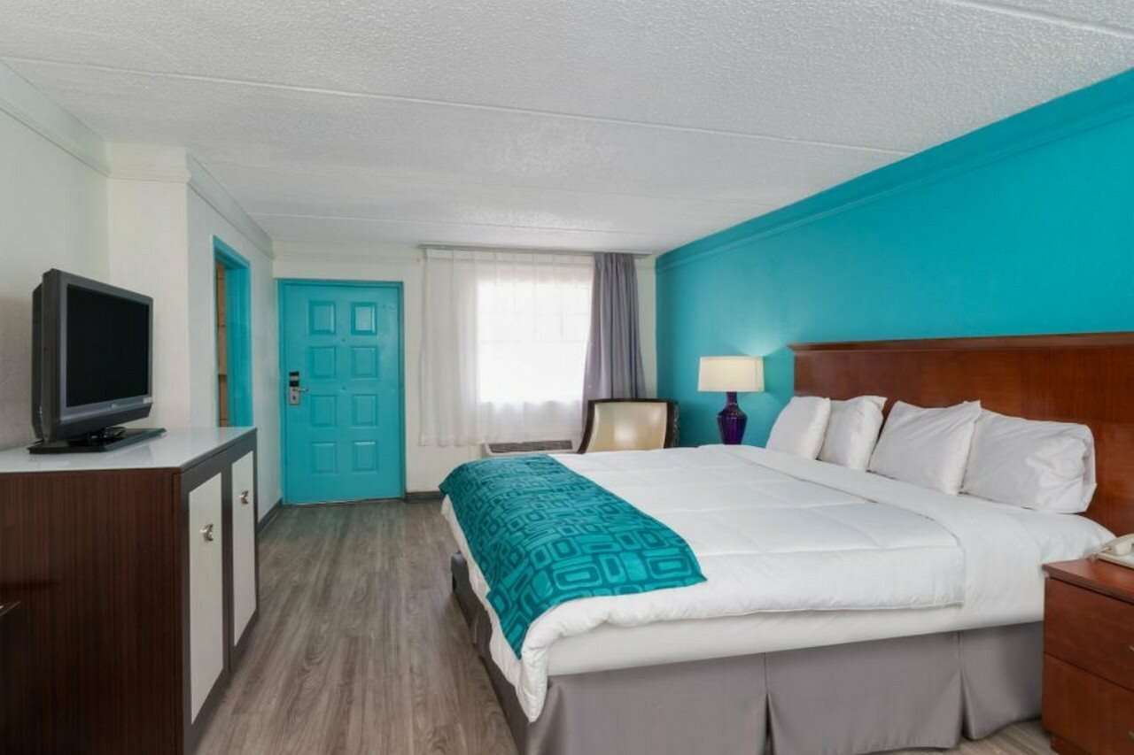 Фото Howard Johnson by Wyndham Atlanta College Park