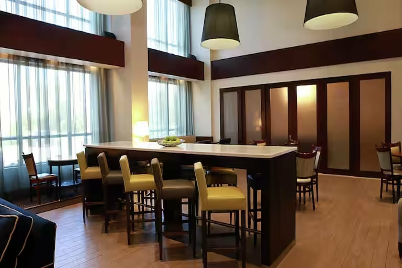 Фото Hampton Inn & Suites by Hilton Laval