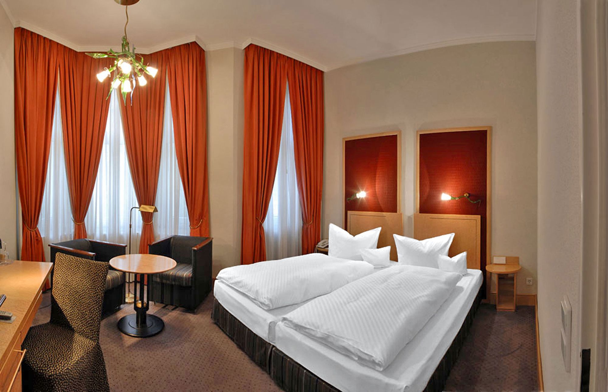 Фото отеля 2