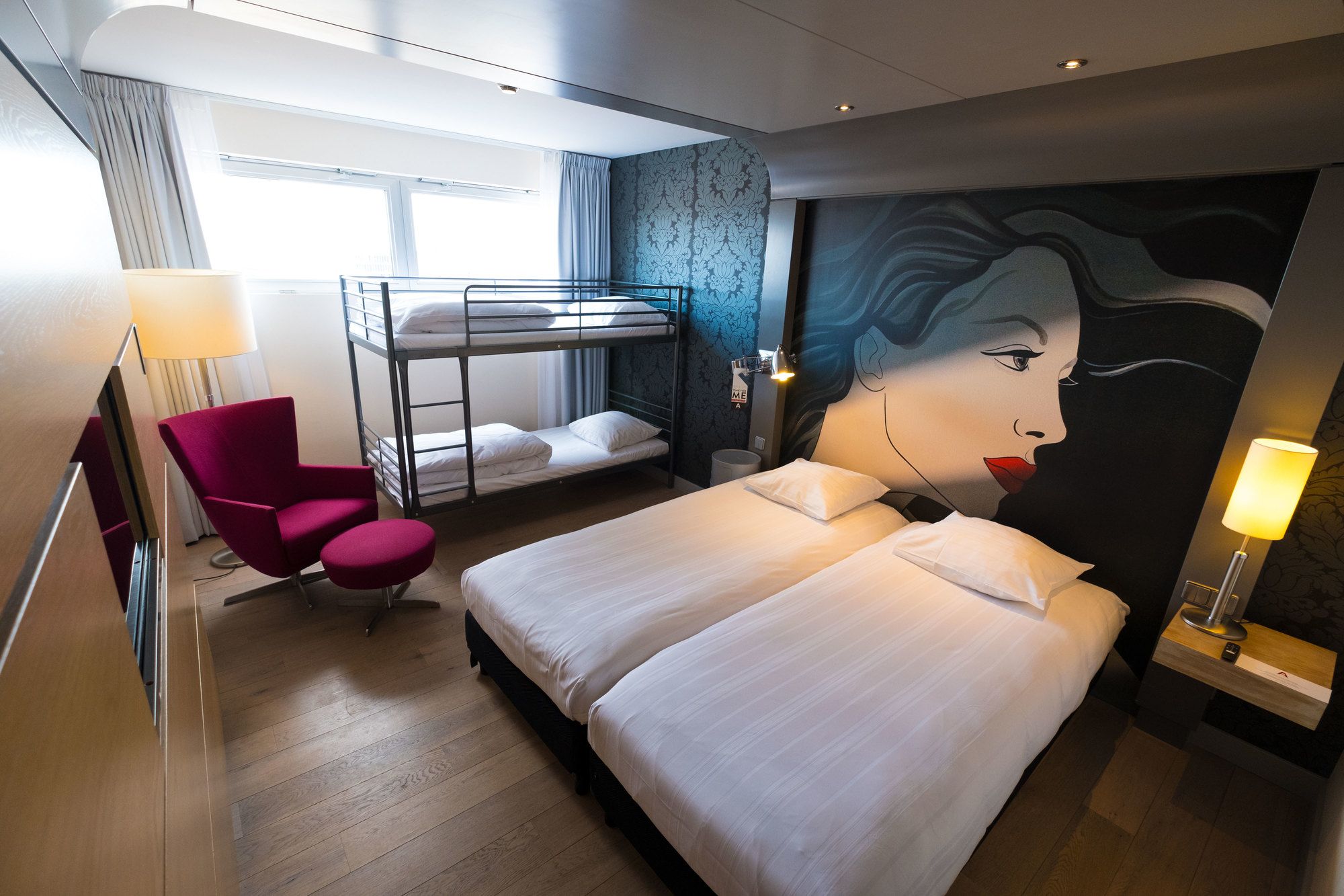 Фото Leonardo Hotel Almere City Center