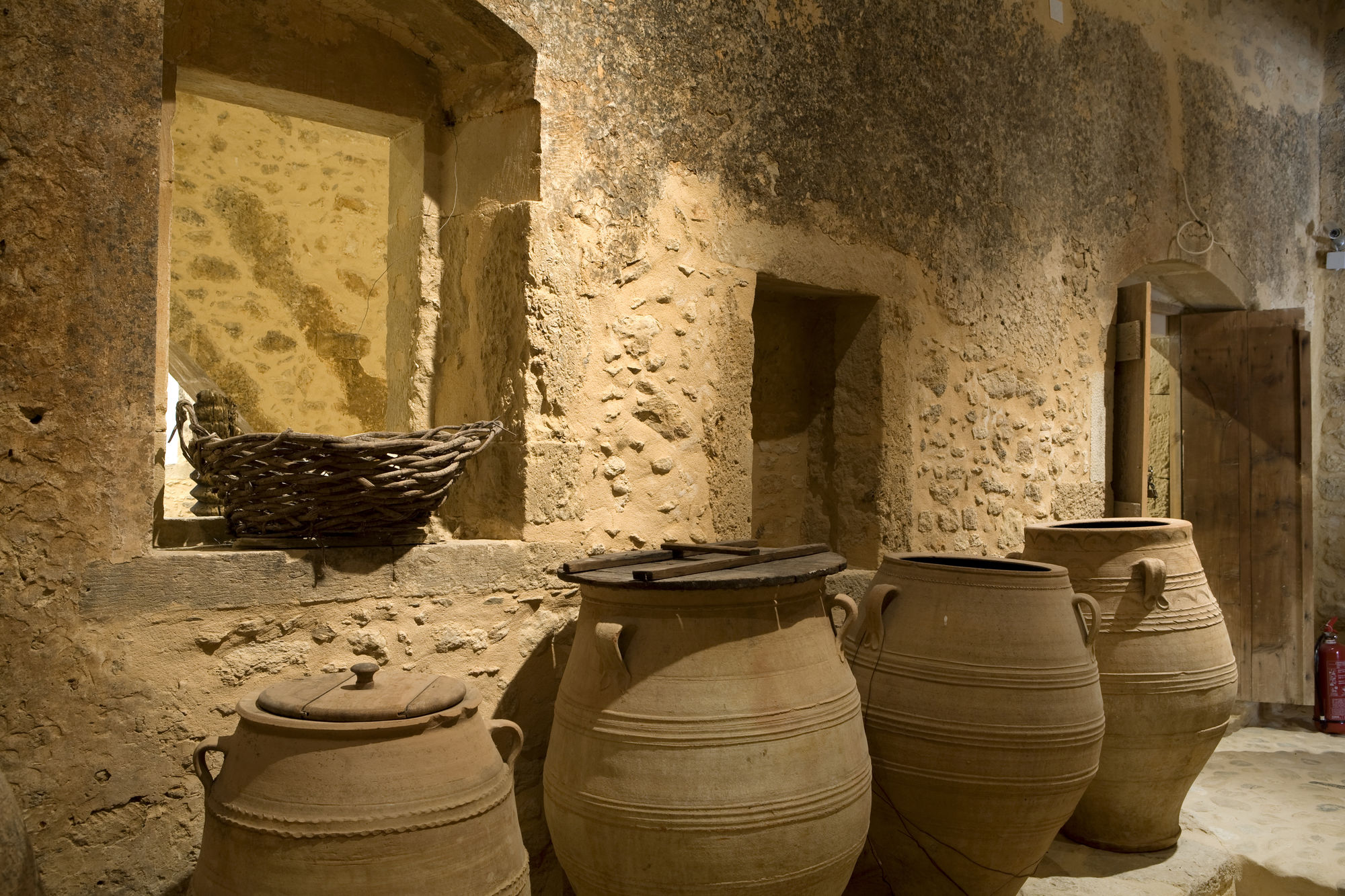 Фото Kapsaliana Village Hotel